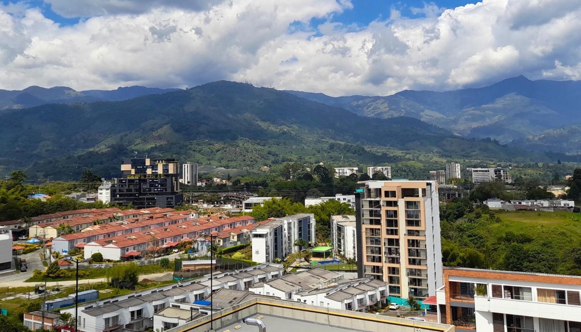 Aparta Estudios Zona 10 Armenia  Eksteriør bilde
